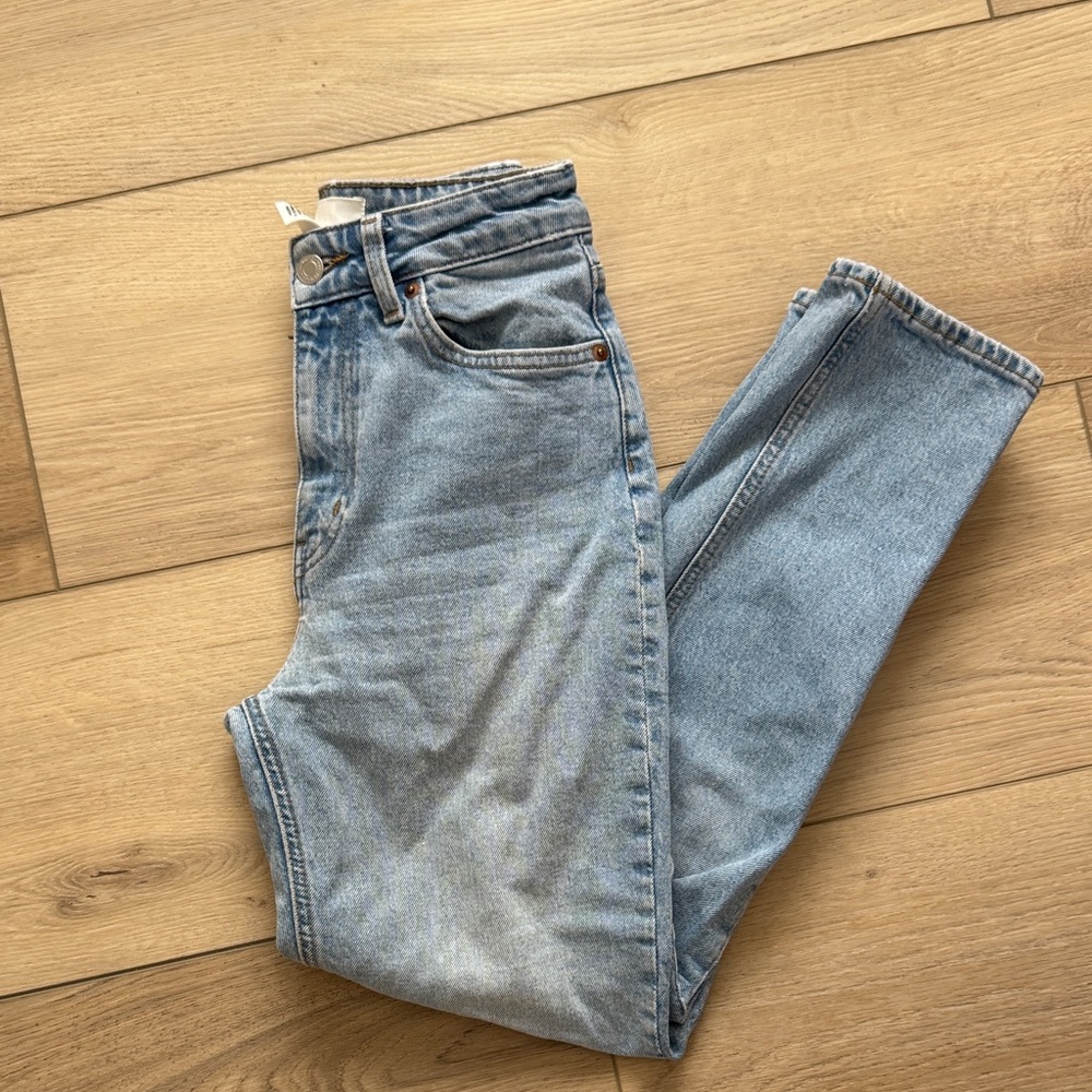 Like New! H&M high rise mom Jeans